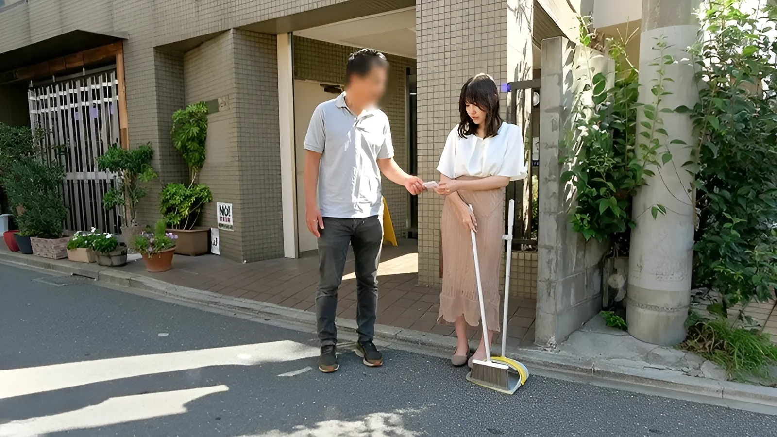 SORA-438 Celebrate your wedding anniversary with your neighbor