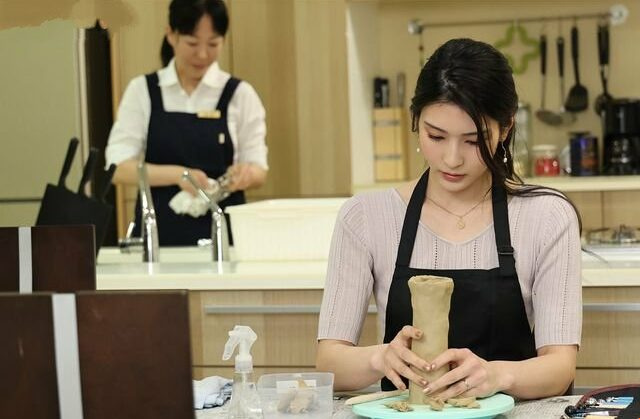 妻子與同事外遇，因為丈夫無法滿足她。